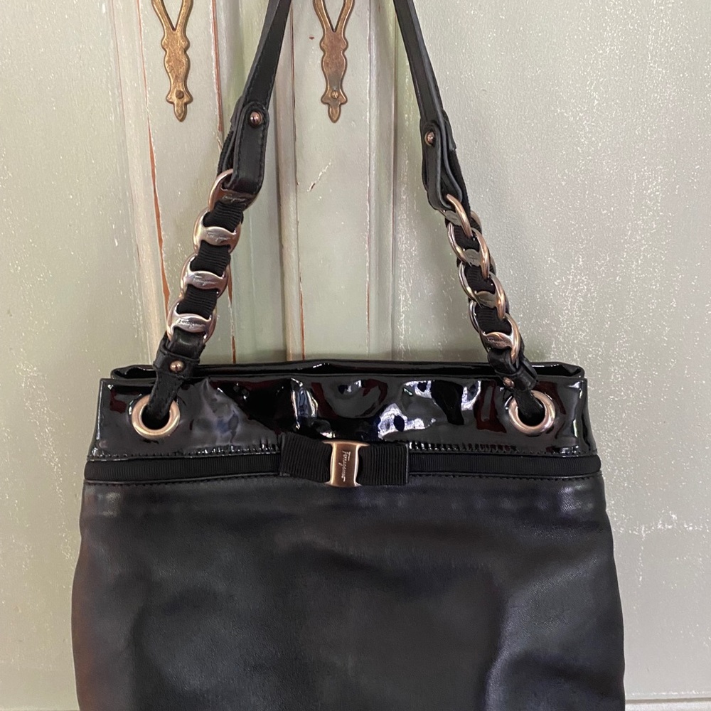 🛍🛍🛍 Ferragamo bow tote women’s purse. 🛍🛍🛍